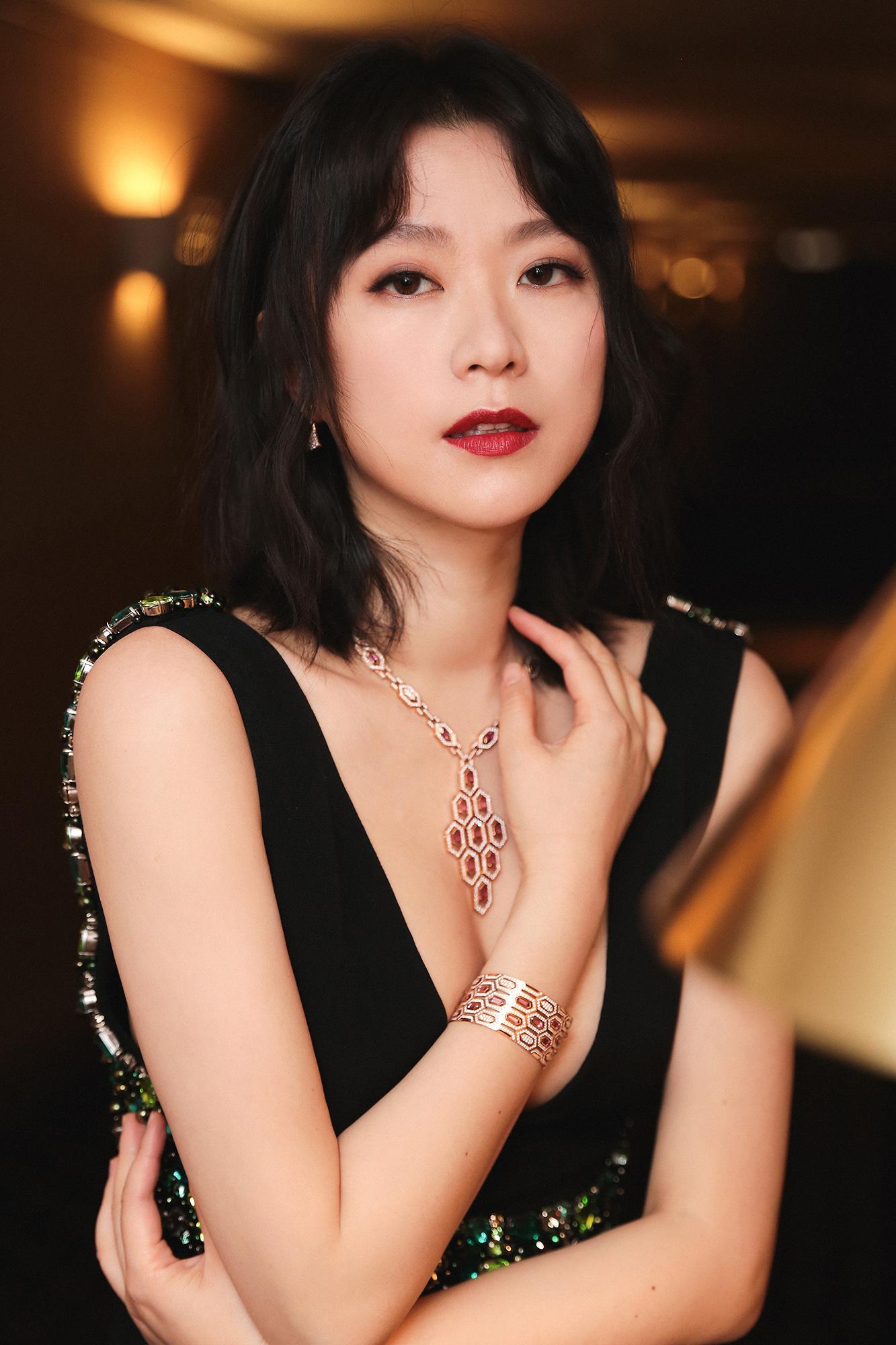 科技与娱乐的完美融合，手机开奖直播现场揭秘2025港六今晚开奖号码